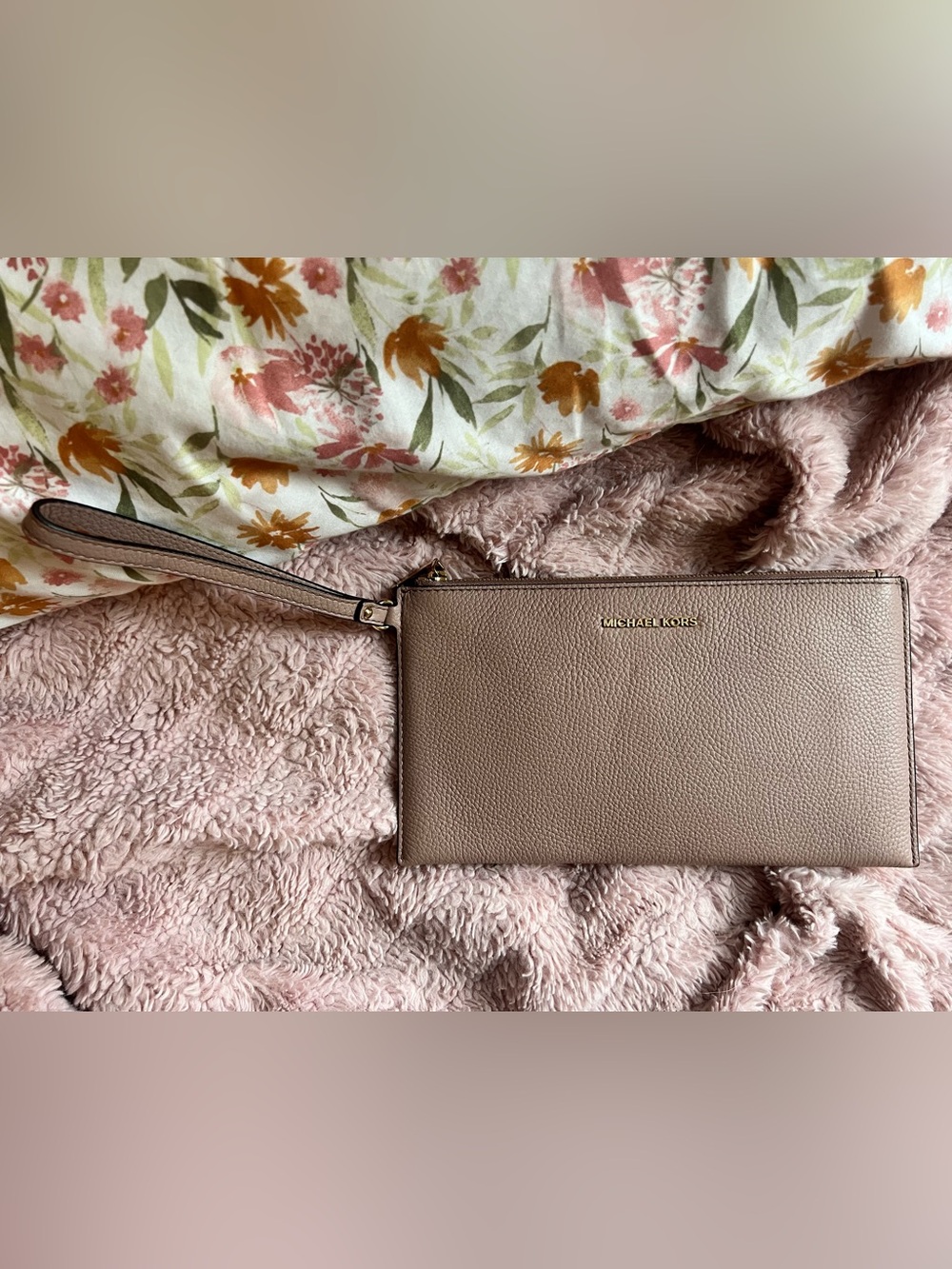 Michael Kors Dusty Rose Pebbled Leather Large Wristlet/Wallet | GUC | Fits Phone - Picture 11 of 14